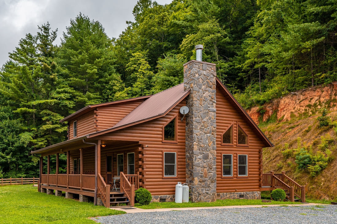 Beautiful log cabin for sale in the Smoky Mountains, Tennessee