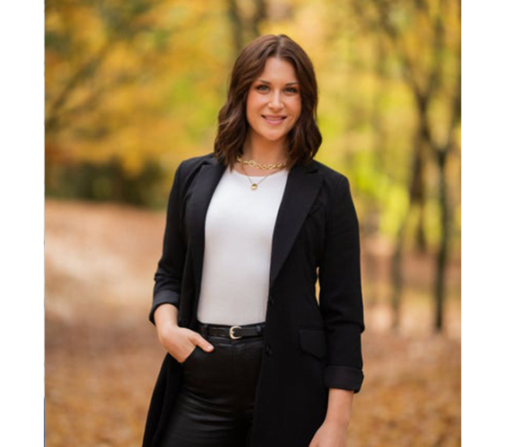 Portrait of Caitlin Daly, Buying/Listing Specialist.