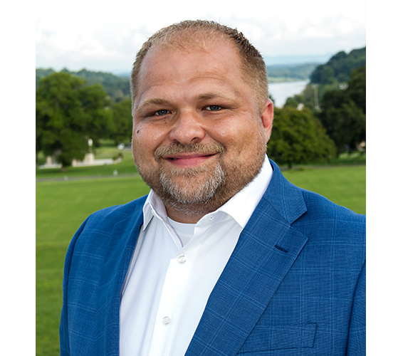 Portrait of Jason Strange, Listing/Buying/Commercial Specialist.